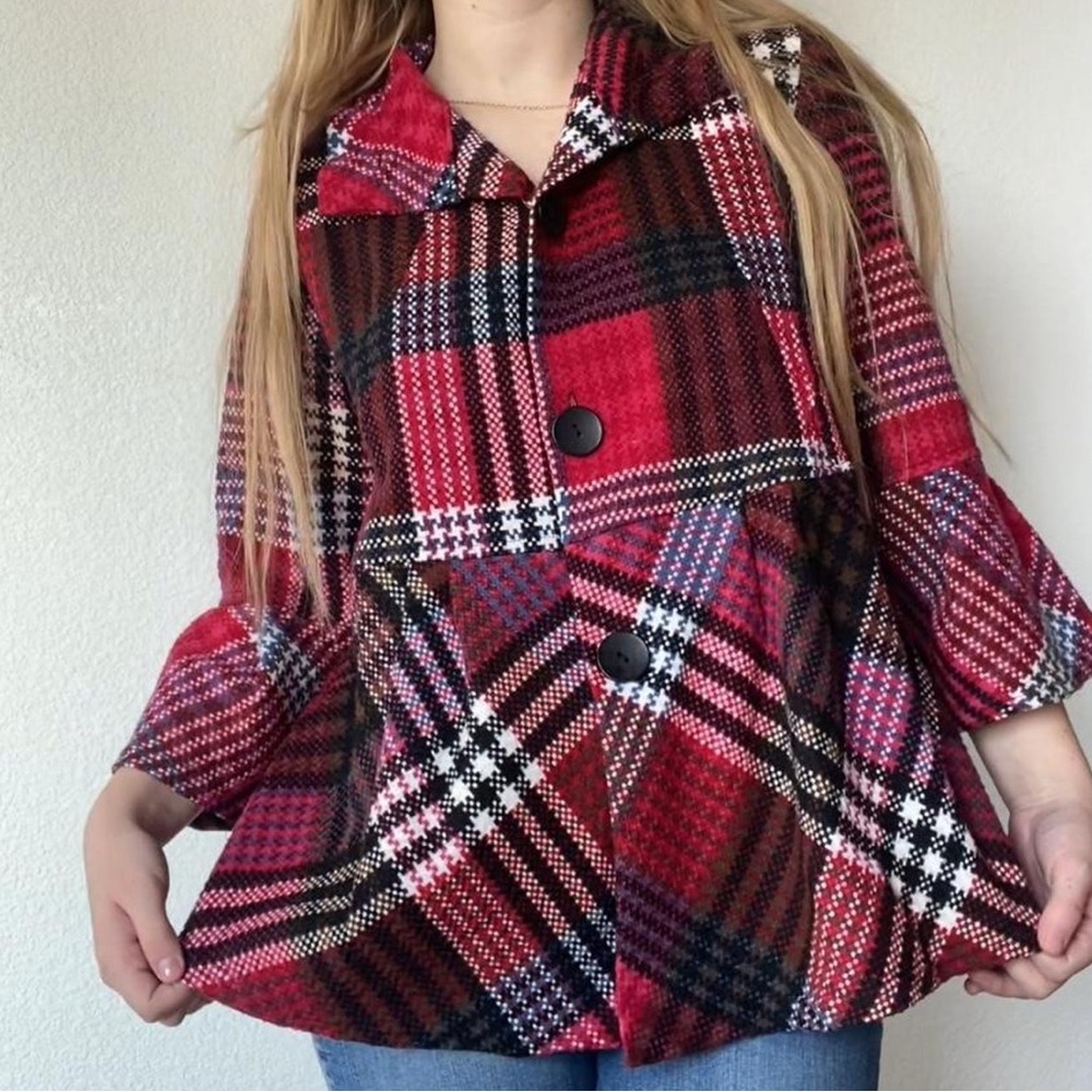 pretty plaid peacoat !!